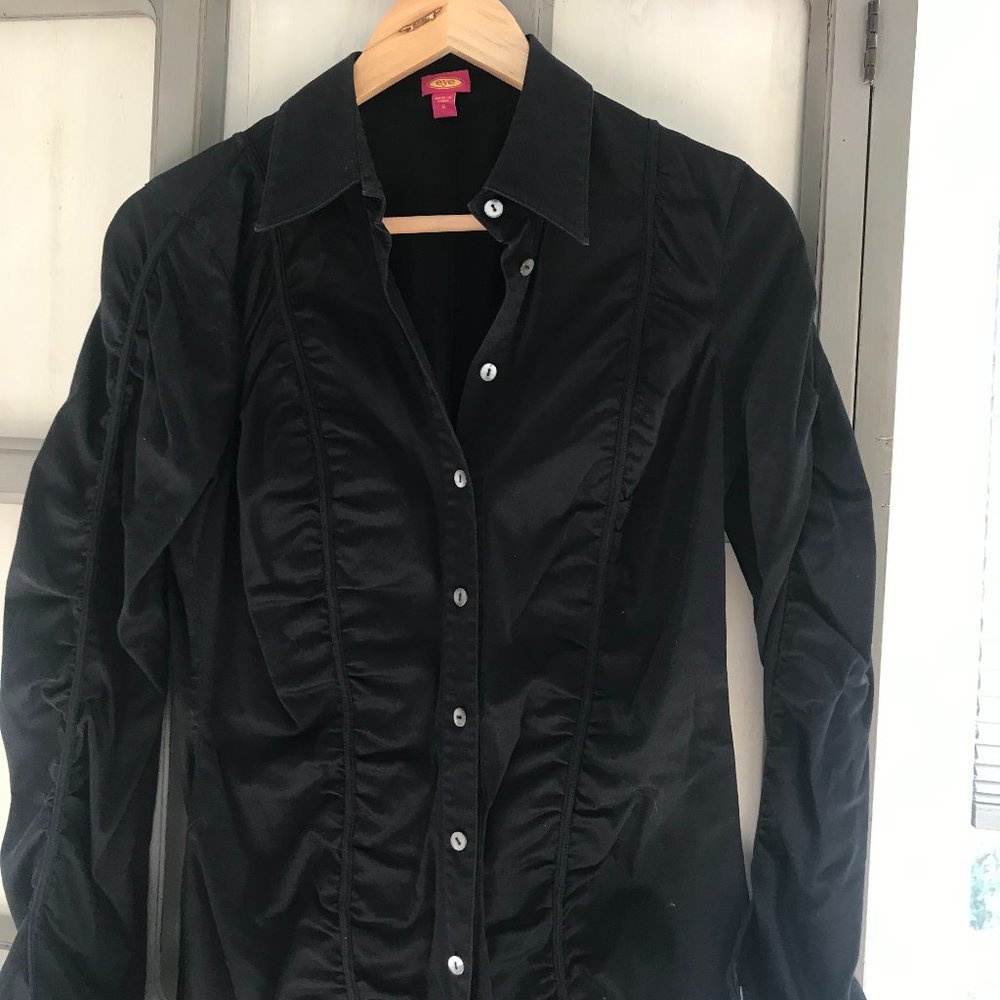 Fabulous Black Fitted Blouse with Detail